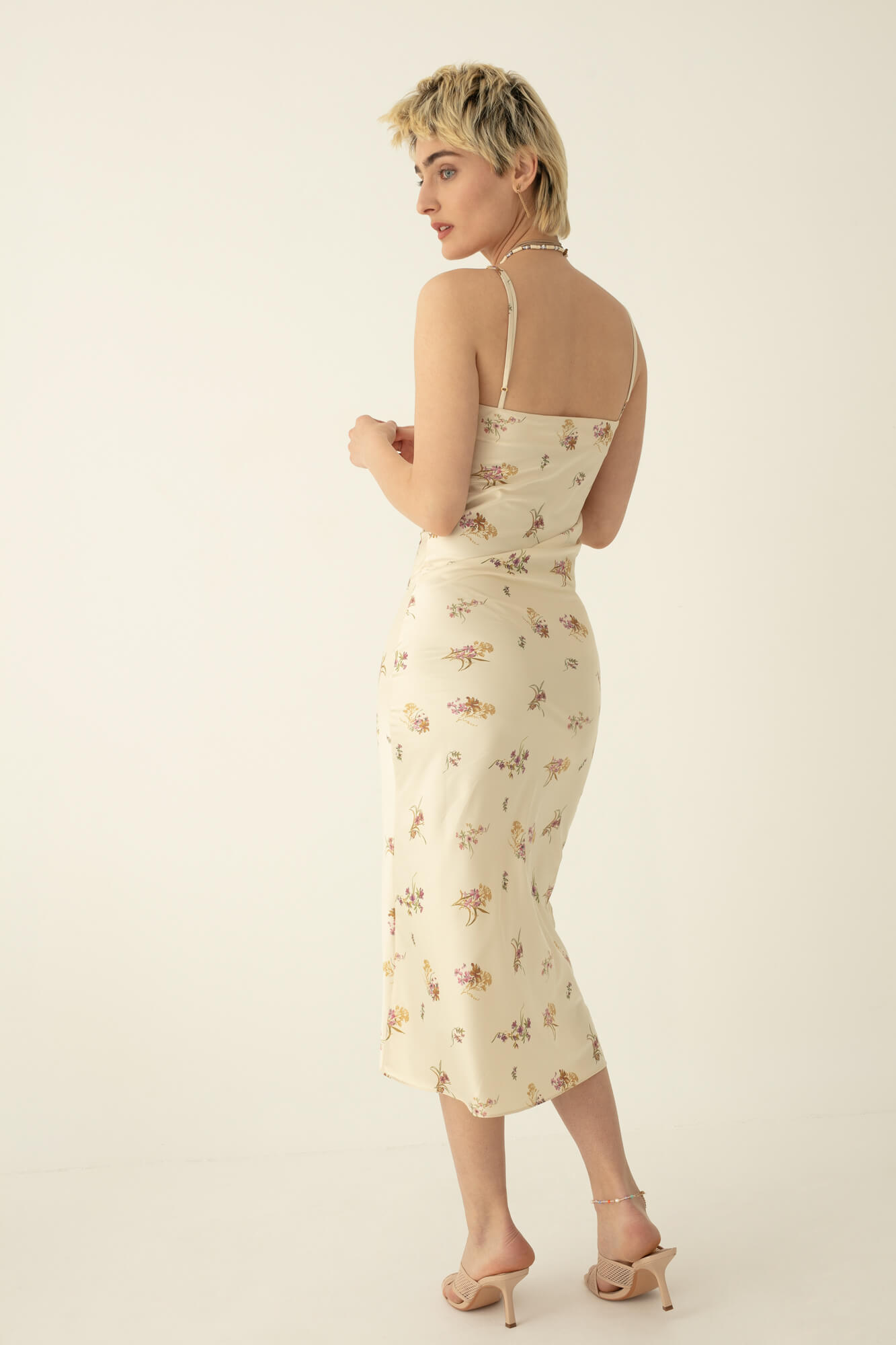 Feeling #16 Dress. Chapter One image 2