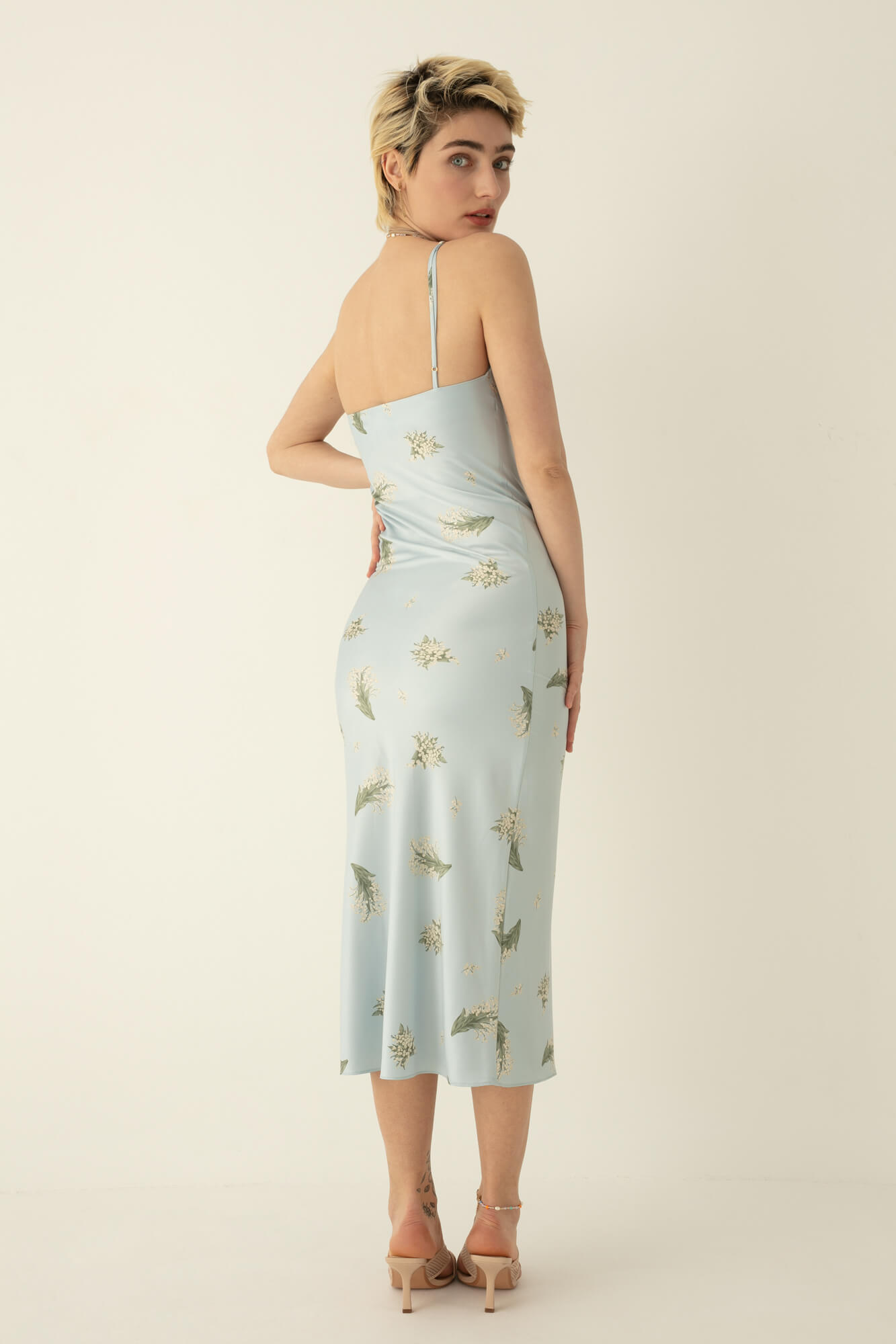 Feeling #16 Dress. Chapter One image 1